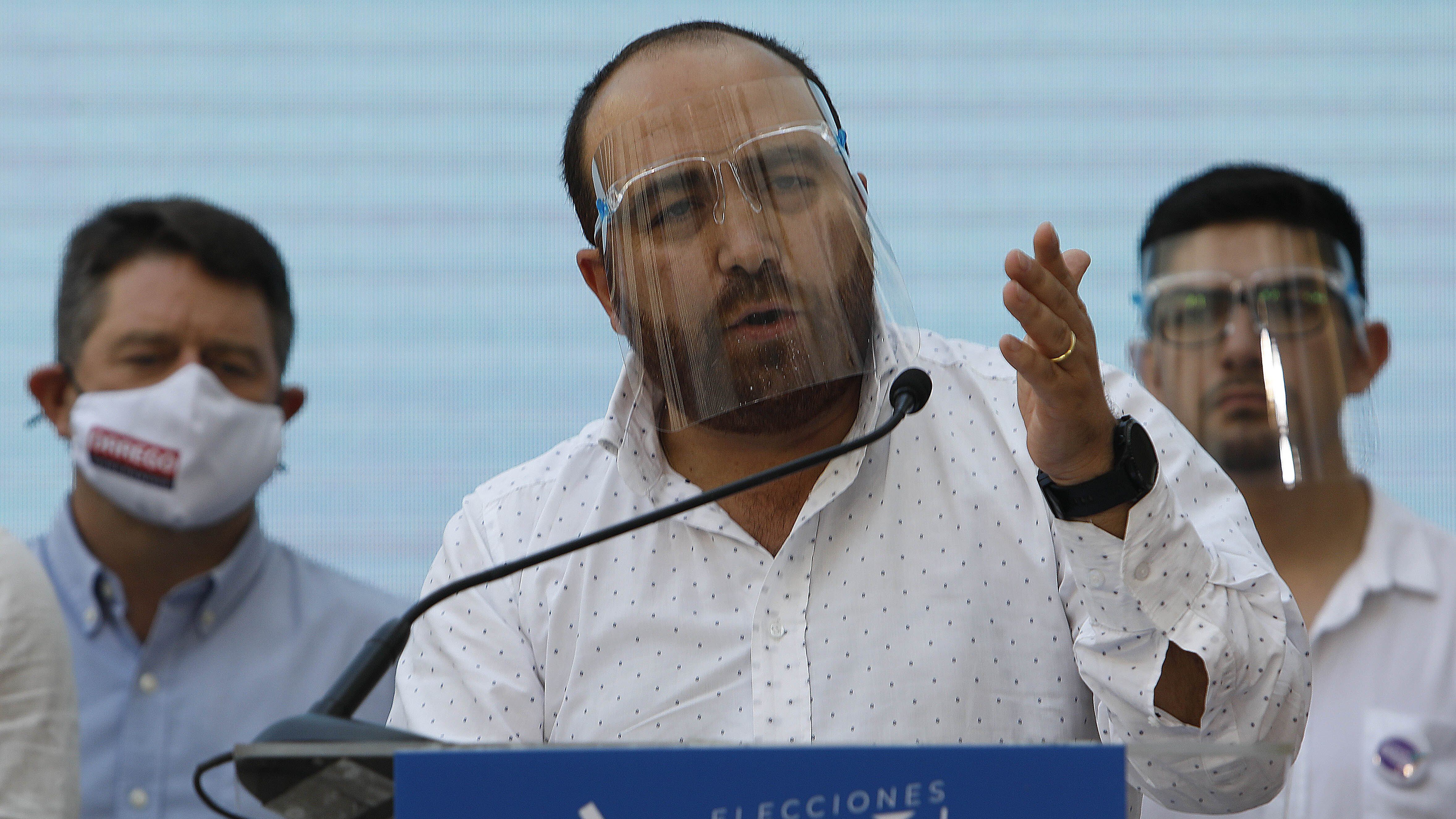 11 de Febrero de 2021/SANTIAGO El Presidente de la DC, Fuad Chahin, emite unas palabras junto con la Democracia Cristiana en el lanzamiento de su campaña electoral para las elecciones del 11 de abril de 2021. en compañía del candidato a Gobernador Regional de Unidad Constituyente para la Región Metropolitana, Claudio Orrego.
FOTO:CRISTOBAL ESCOBAR/AGENCIAUNO