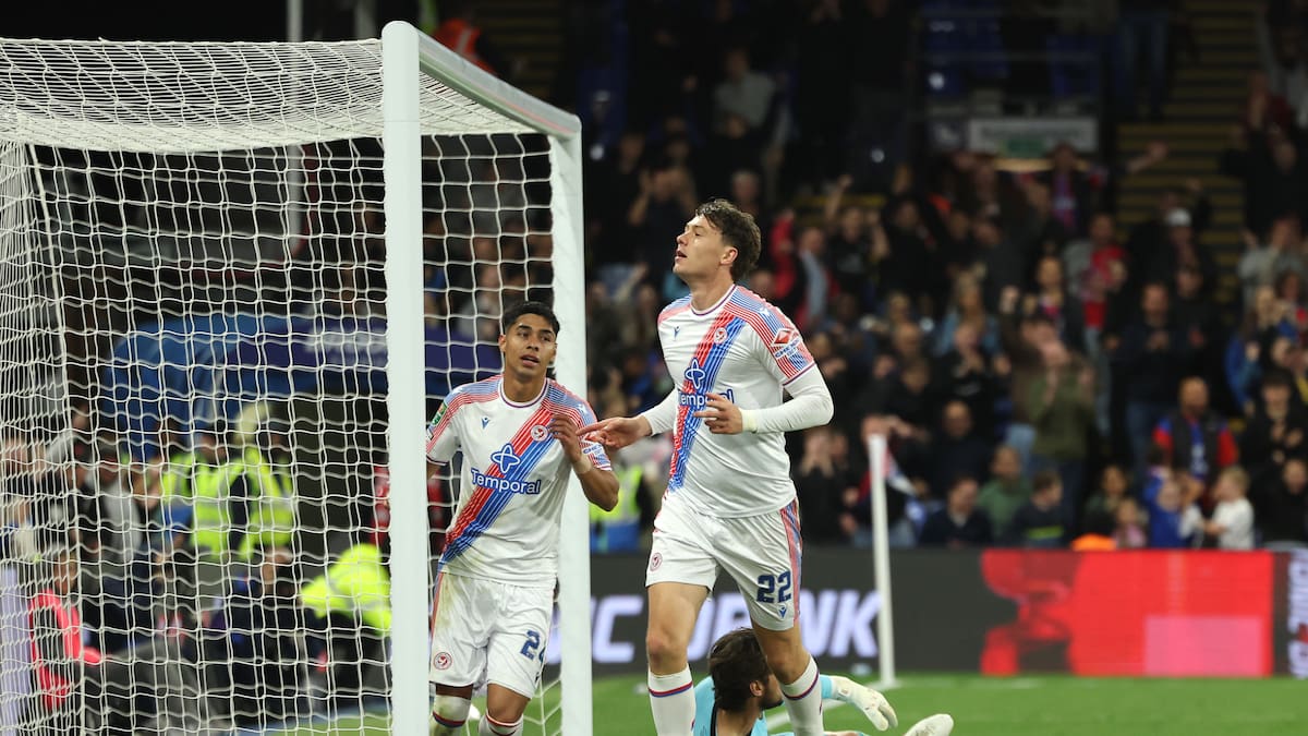 Darío Osorio fue titular en victoria del Crystal Palace sobre el Middlesbrough por la Copa de la Liga