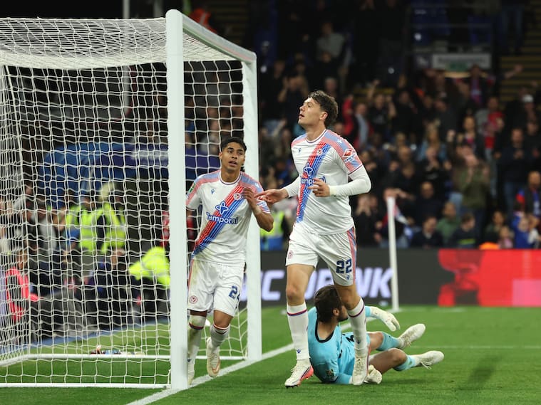 Darío Osorio fue titular en victoria del Crystal Palace