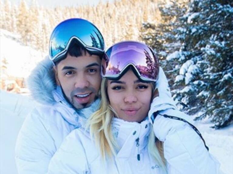 Anuel AA publicó video en donde muestra parte del tatuaje que se realizó en homenaje a Karol G