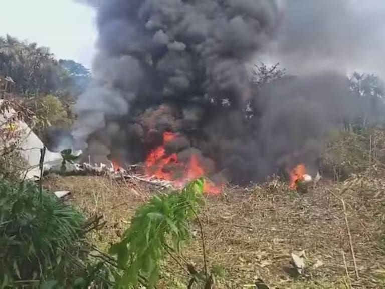 Se estrella avión militar en Colombia con más de 100 soldados a bordo