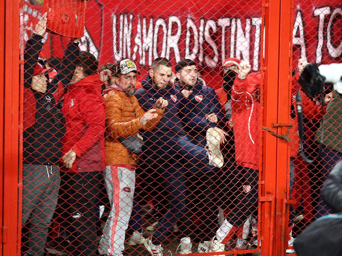 “Está mal en demasiados sentidos”: Presidente Boric se pronuncia ante los incidentes que cancelaron el partido de la U ante Independiente