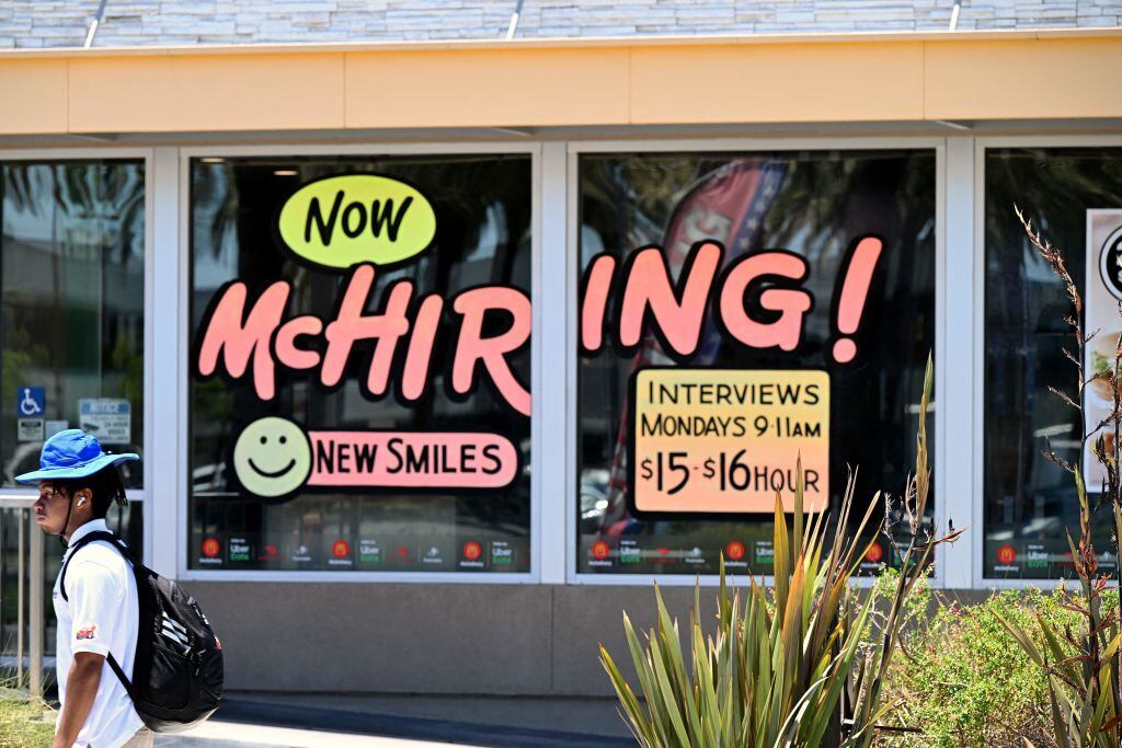 McDonald's ofrece empleos en California, contra la cesantía