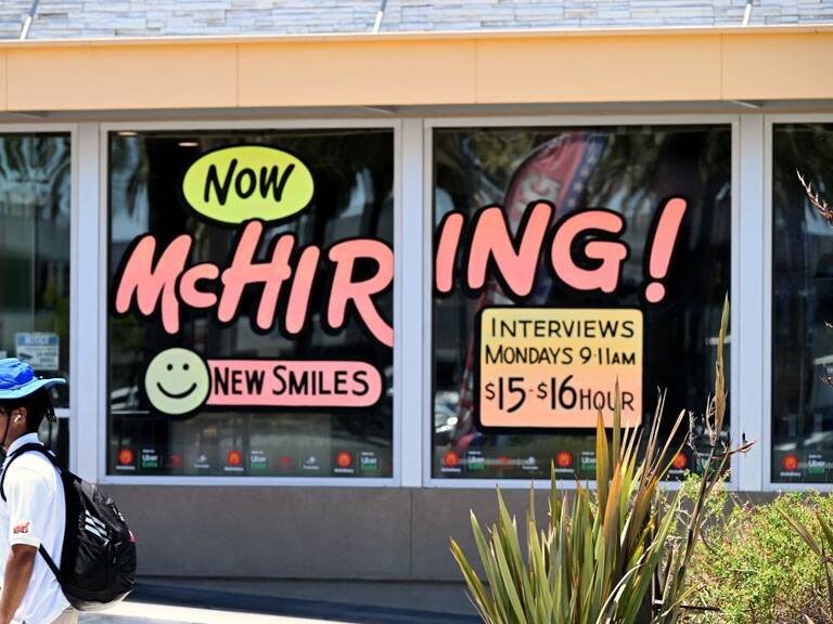 McDonald's ofrece empleos en California, contra la cesantía