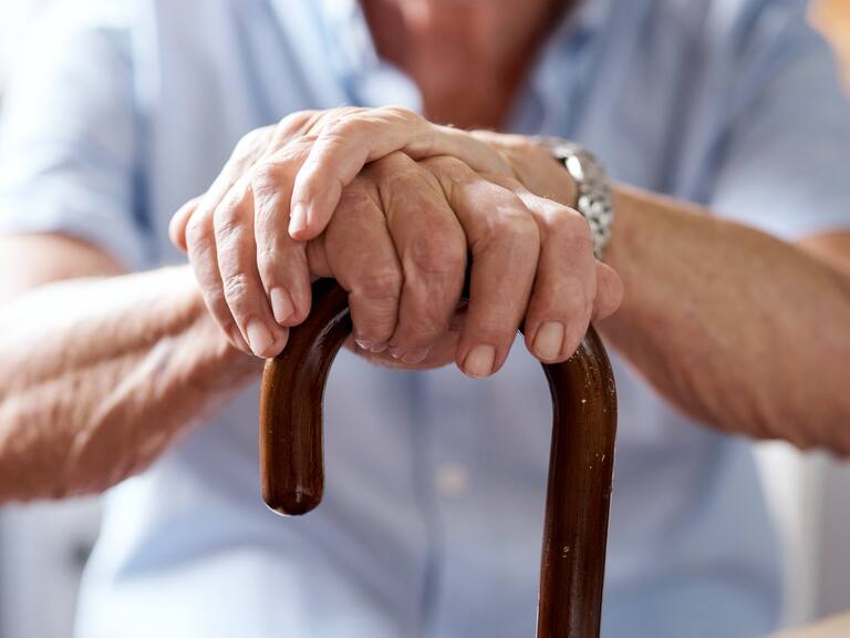 Proyecto que rebaja contribuciones a adultos mayores: a quiénes beneficia y cuánto tendrían que pagar según tramos