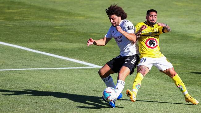 17 DE FEBRERO DE 2021/TALCAMaximiliano Falcon (i) y Bryan Carvallo(d), durante el partido del descenso del Campeonato Nacional AFP PlanVital 2020, entre Colo Colo vs Universidad de Concepcion, disputado en el Estadio Fiscal de Talca.
FOTO: SEBASTIAN ORIA/AGENCIAUNO
