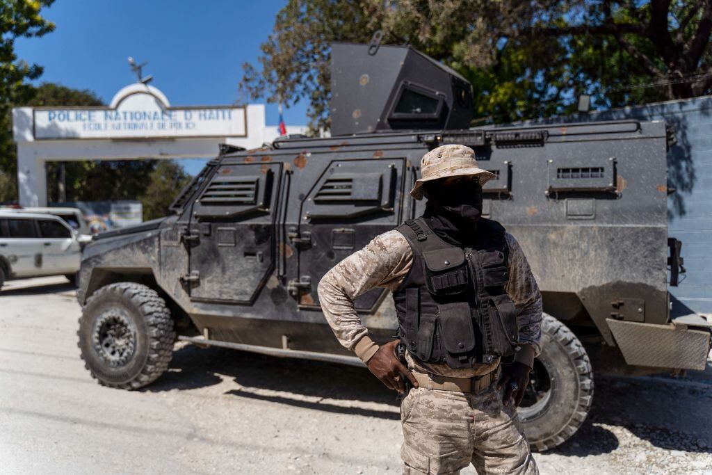Fuerzas de seguridad custodian las calles en Haití