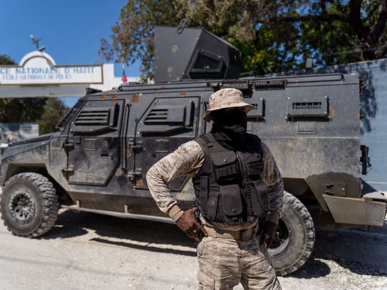 Fuerzas de seguridad custodian las calles en Haití