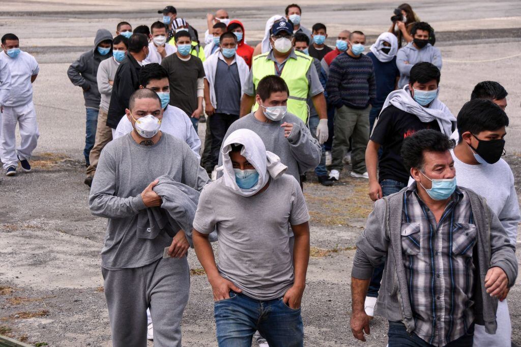 Guatemaltecos avanzan en grupos para intentar llegar a EEUU
