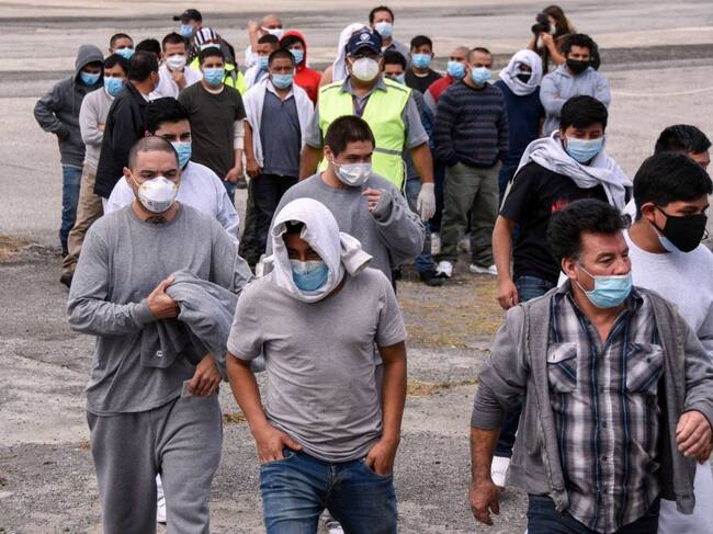 Guatemaltecos avanzan en grupos para intentar llegar a EEUU