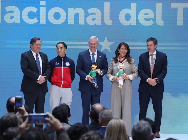 1 de mayo de 2026 / SANTIAGOEl Presidente José Antonio Kast, junto a la primera dama María Pía Adriasola, y el ministro de Trabajo, Tomás Rau, participa en conmemoración del 1 de mayo en el Hospital del Trabajador.
FOTO: SEBASTIAN BELTRAN GAETE / AGENCIAUNO