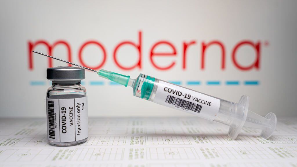 NIJMEGEN, NETHERLANDS - JANUARY 5: Covid-19 / coronavirus illustration. Vaccine with syringe and needle and bottle / vial in front of the company Moderna logo / illustration. on January 5, 2021 in Nijmegen, Netherlands (Photo by John Beckmann/BSR Agency/Getty Images)