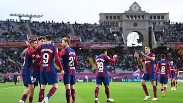 Barcelona gana, gusta y golea al Getafe para seguir al acecho del Real Madrid en La Liga española