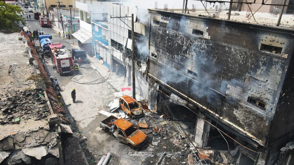 Incendio destruye un centro comercial en San Cristóbal de Dominicana