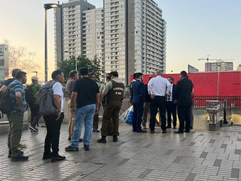 Balacera en el Metro: presunto intento de asalto a PDI deja a dos personas heridas