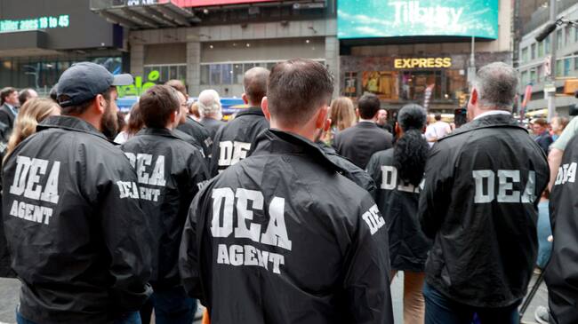 Un grupo de agentes de la DEA en Nueva York como parte de una campaña contra el fentanilo en las mayores ciudades de Estados Unidos.