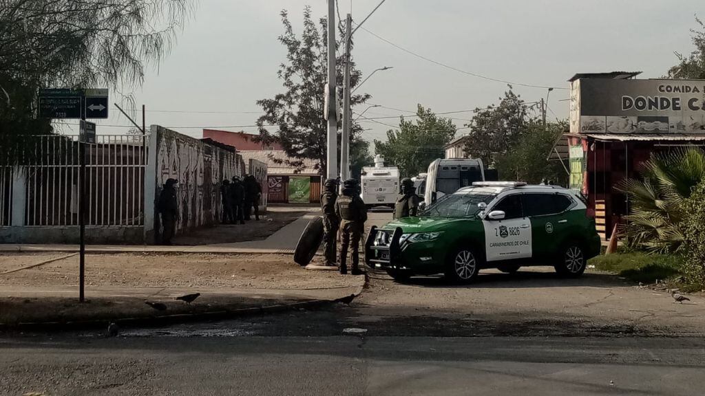 Guatón Carlos, Lo Espejo, Población José María Caro, Colo-Colo, carabineros, 1024x576 jpg ok