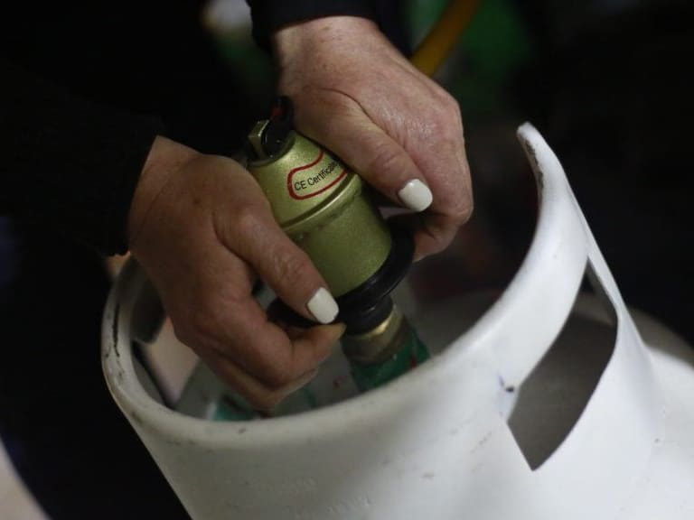 14 de octubre de 2021/SANTIAGODenuncia de diputados ante las constantes alzas del precio del gas licuado, da indicios de una posible colusión de las tres empresas distribuidoras del país
FOTO: KARIN POZO/AGENCIAUNO