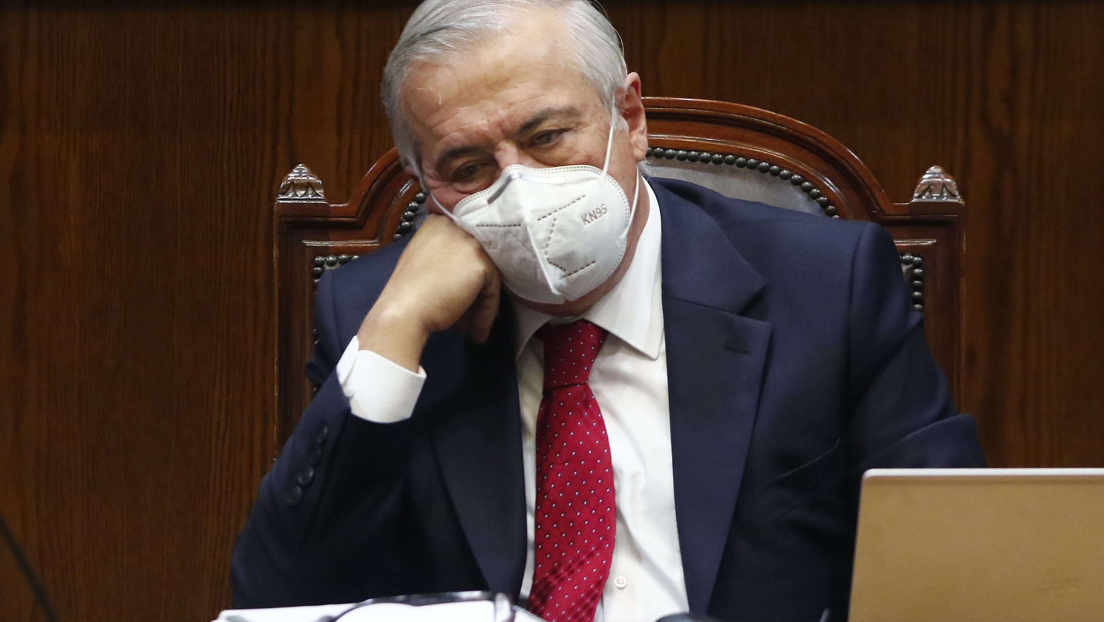 Ministro Paris dijo que acompañará a Mañalich en el Congreso