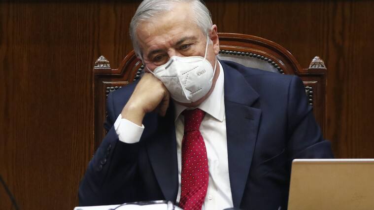 Ministro Paris dijo que acompañará a Mañalich en el Congreso