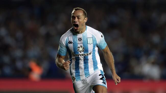 AVELLANEDA, ARGENTINA - FEBRUARY 09: Marcelo Diaz of Racing Club celebrates after scoring his side's first goal during a match between Racing Club and Independiente as part of Superliga 2019/20 at Presidente Peron Stadium on February 9, 2020 in Avellaneda, Argentina. (Photo by Gustavo Ortiz/Jam Media/Getty Images)