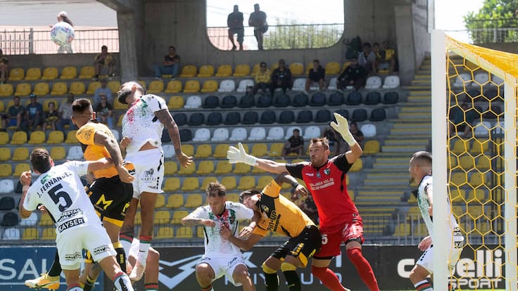 El campeón gana con uno menos: Coquimbo Unido vence a Palestino y suma su primer triunfo en el torneo