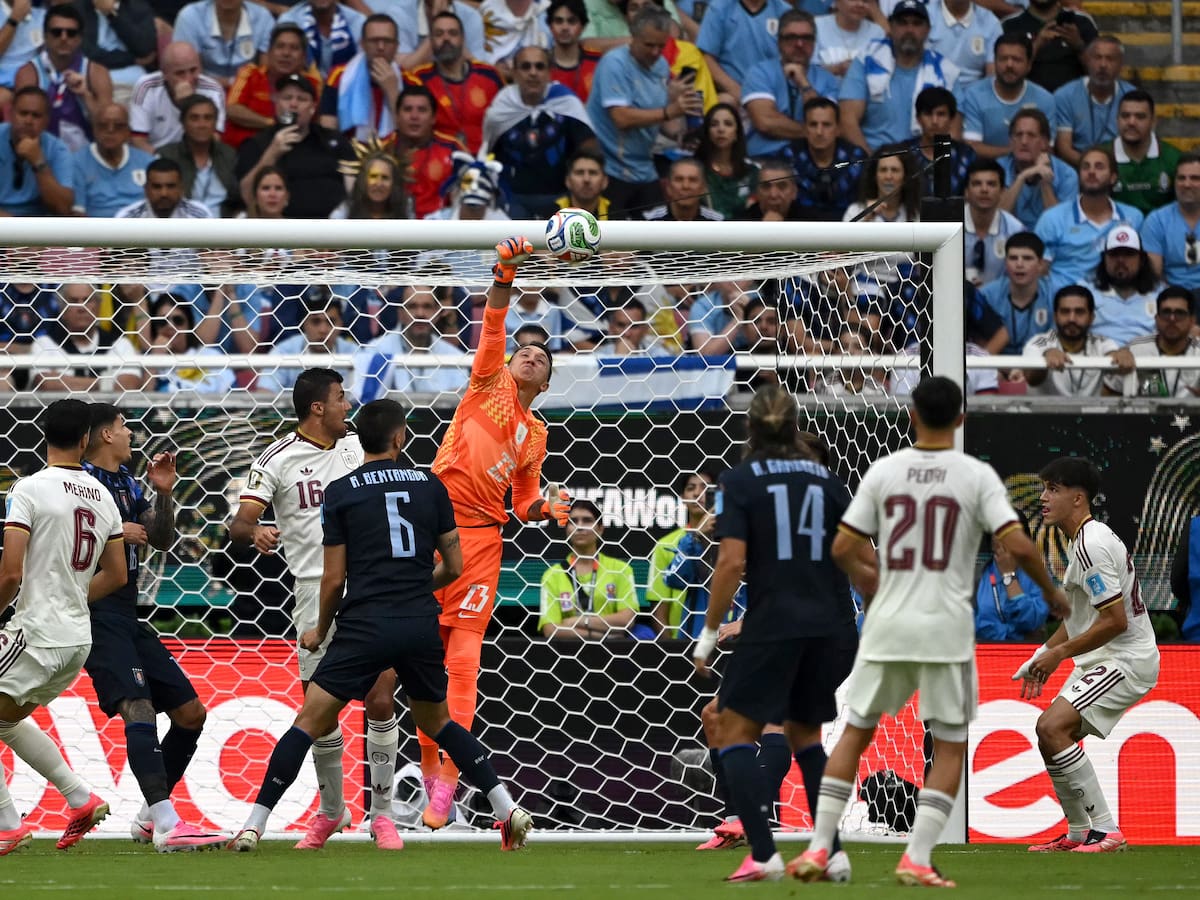 Bielsa sentencia su ciclo en Uruguay: cae ante España con un insólito error de Muslera y dice adiós al Mundial