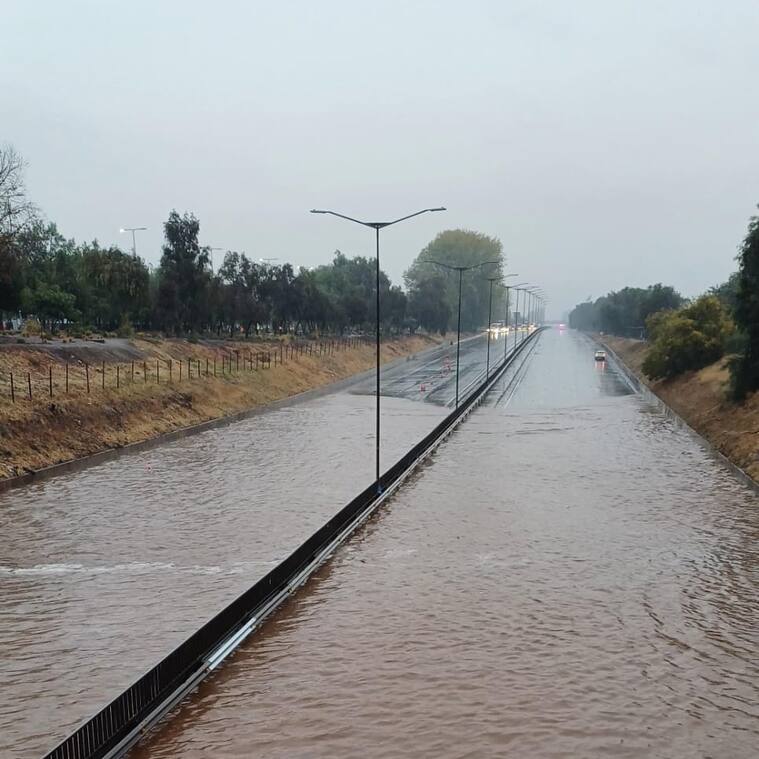 Autoridades reportan corte en ruta 68 por inundaciones en paso bajo nivel de Pudahuel