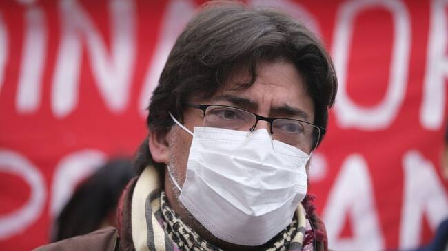 19 De Junio del 2021/SantiagoEl candidato a presidente por el Partido Comunista y actual alcalde de la comuna de Recoleta, Daniel Jadue, se reune con vecinos de la comuna de Maipu y realiza un puerta a puerta para conversar con ellos.
FOTO: DANIEL ARAYA MARTIN/AGENCIAUNO