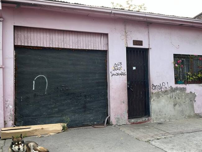«Les voy a hacer volar la cabeza…»: sujetos dejan carta extorsiva en inmueble de Santiago Centro con fuertes amenazas
