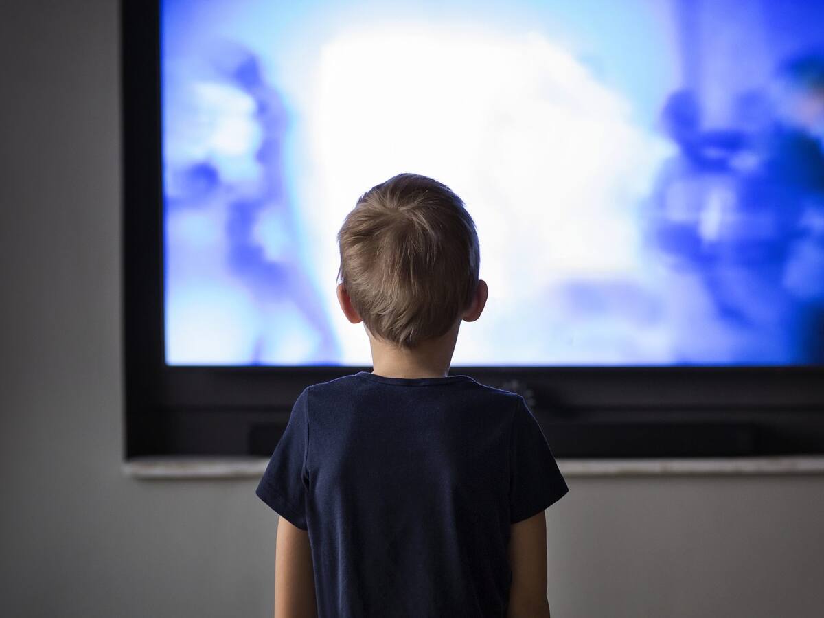 Alcaldes pidieron al CNTV implementar material educativo por televisión abierta