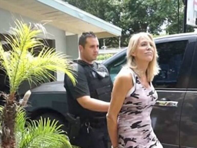 Madre e hija fueron arrestadas por ofrecer masajes eróticos en el garage de su casa