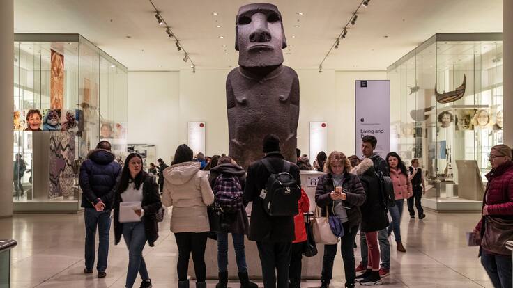“Devuelvan el Moai”: reconocido medio internacional reporta que el Museo Británico “está enfrentando una afluencia de trolls provenientes de Chile”