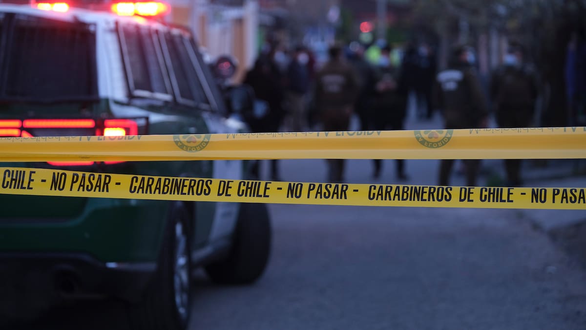 Mujer muere en La Florida tras caer desde piso 14: investigan episodio previo de VIF