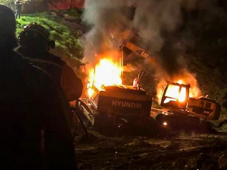 Reportan nuevo ataque incendiario en La Araucanía: dos camiones forestales habría resultado quemados
