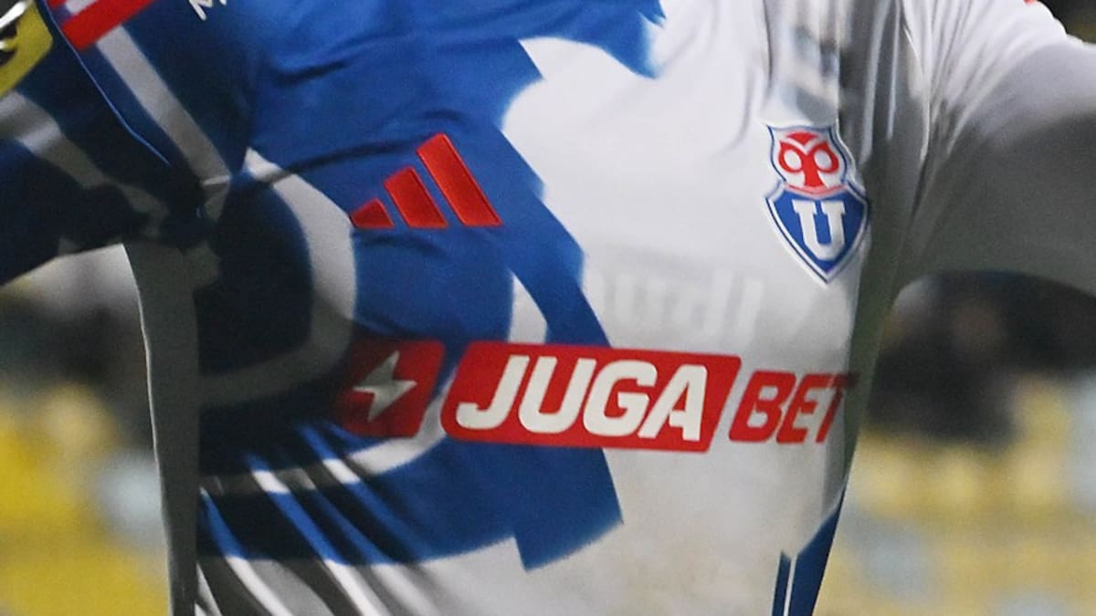 Con cambio de diseño y auspicio: filtran los modelos de la camiseta 2027 de Universidad de Chile