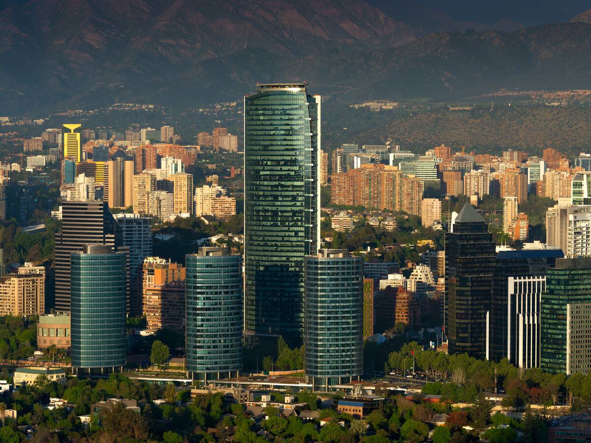 Este es el puesto que ocupa Santiago entre las ciudades más costosas para vivir en el mundo, según el ranking Cost Of Living Survey 2024