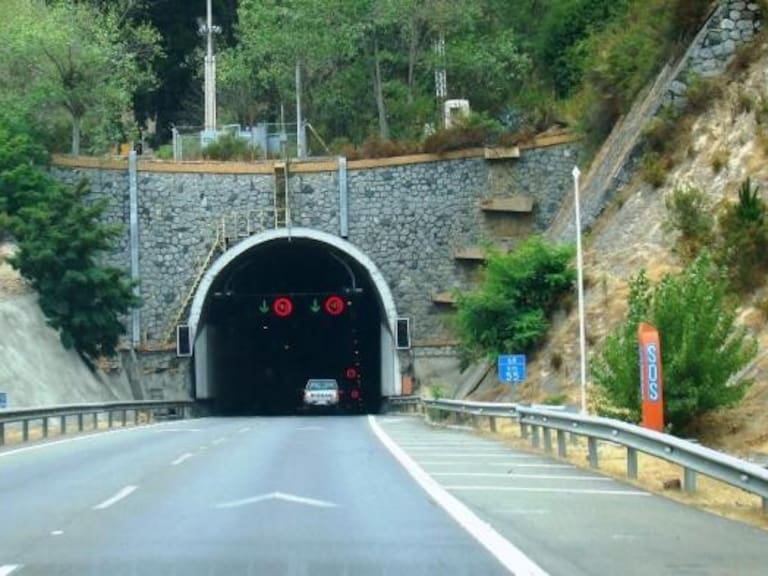 «Ciudadano a pata» por las carreteras de Chile: los 50 años de la construcción del Túnel Lo Prado y de la Ruta 5