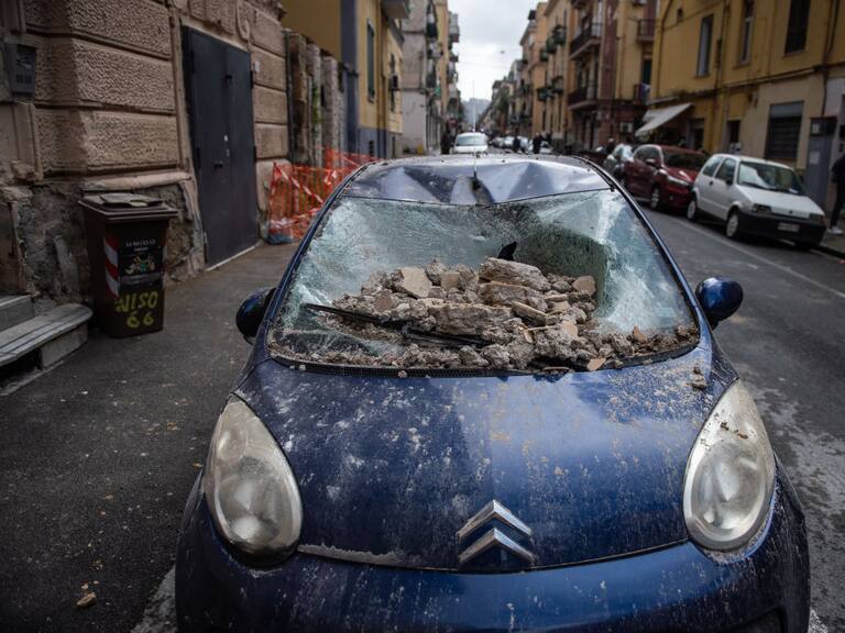 Las imágenes que dejó el terremoto en Nápoles, Italia
