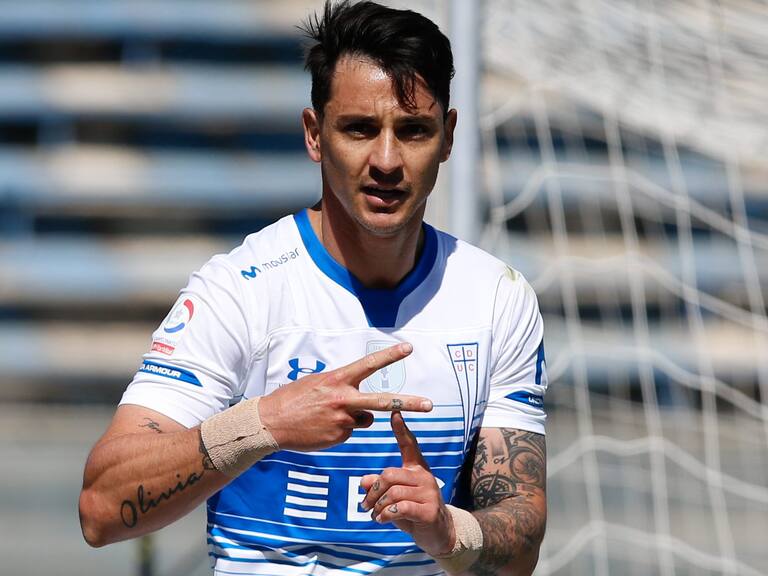 Se queda en San Carlos: Universidad Católica oficializó renovación de Fernando Zampedri