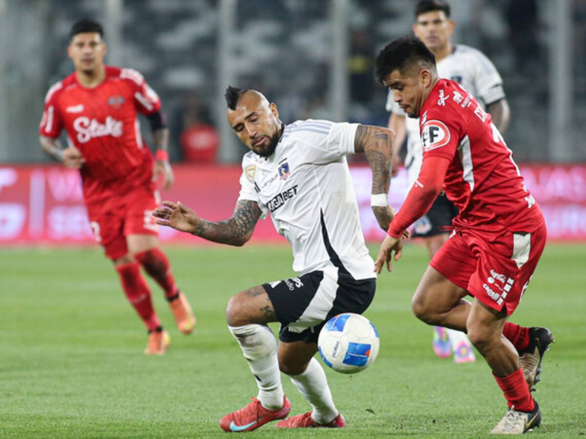 Colo Colo sufre en demasía para rescatar un empate ante Ñublense en Macul y no logra resarcirse tras la debacle en Copa Libertadores