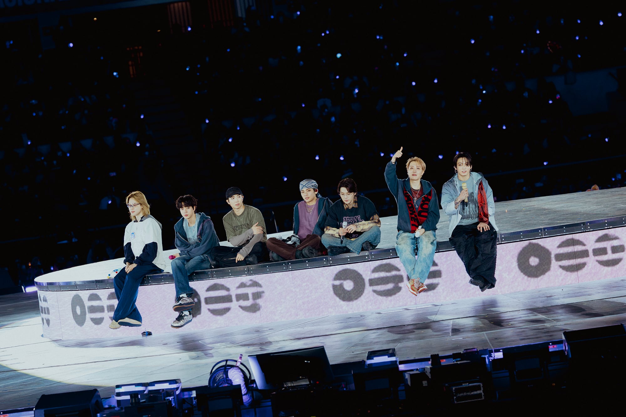 Gritaron el C-H-I, confesaron comer completos y prometieron regresar: la segunda noche de BTS en Chile