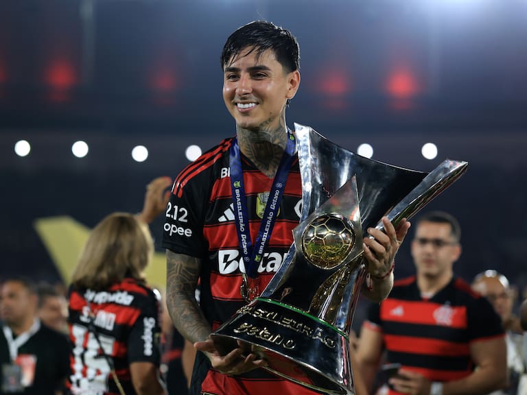 Erick Pulgar vuelve a coronarse campeón con Flamengo en el Brasileirao: así quedó su palmarés