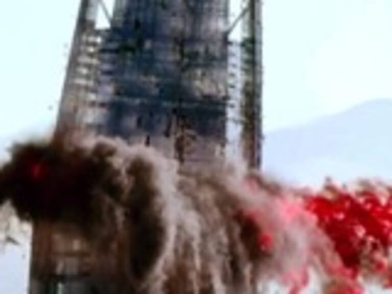 Director de video donde se destruye el Costanera Center invitó a Paulmann a verla juntos en el cine