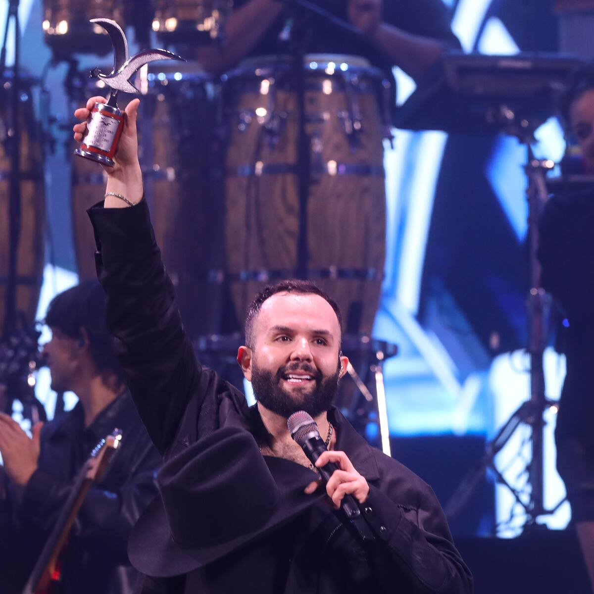 Con homenaje a Zalo Reyes: así fue la presentación del cantante mexicano Carin León en el Festival de Viña 2025