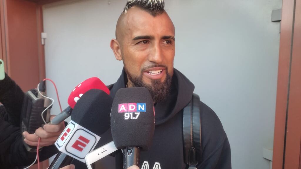Arturo Vidal se da plazo a diciembre para resolver su futuro: "Me encantaría volver a Colo Colo, pero tengo que verlo en el momento"