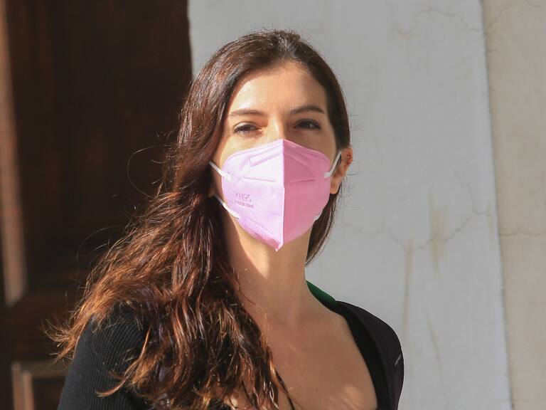 2 de Noviembre de 2021 / SANTIAGOBarbara Sepúlveda ingresa al Ex Congreso para una. Ir a jornada de comisiones para escribir una nueva constitución.
FOTO: DIEGO MARTIN/ AGENCIAUNO