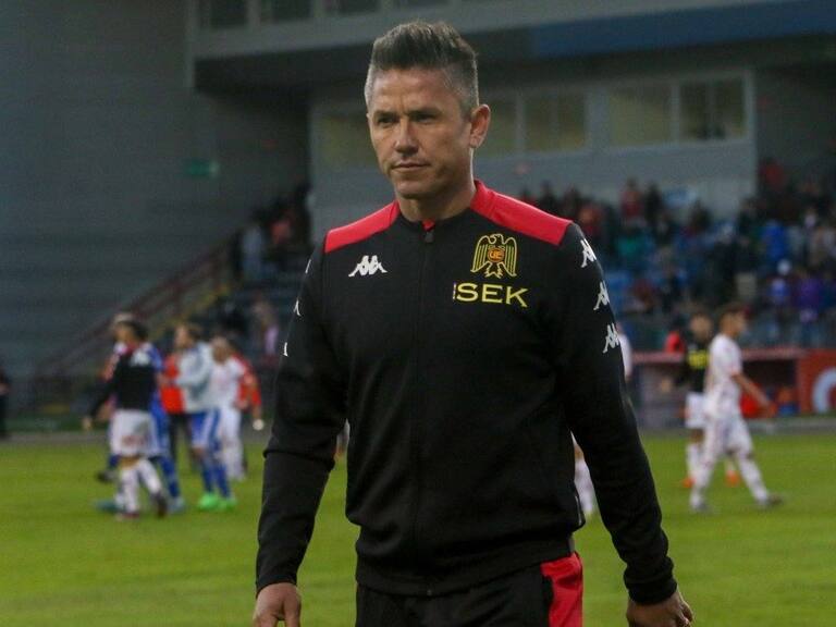 Gustavo Canales y el fútbol joven en Chile: «Los chicos buscan el último celular o seguidores en Instagram»