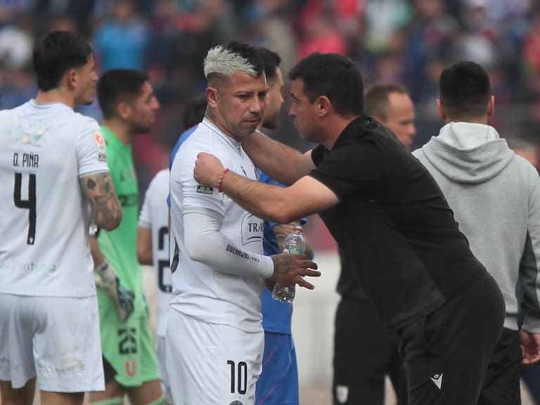 El segundo máximo artillero del fútbol chileno queda libre: interesa en dos clubes de Santiago