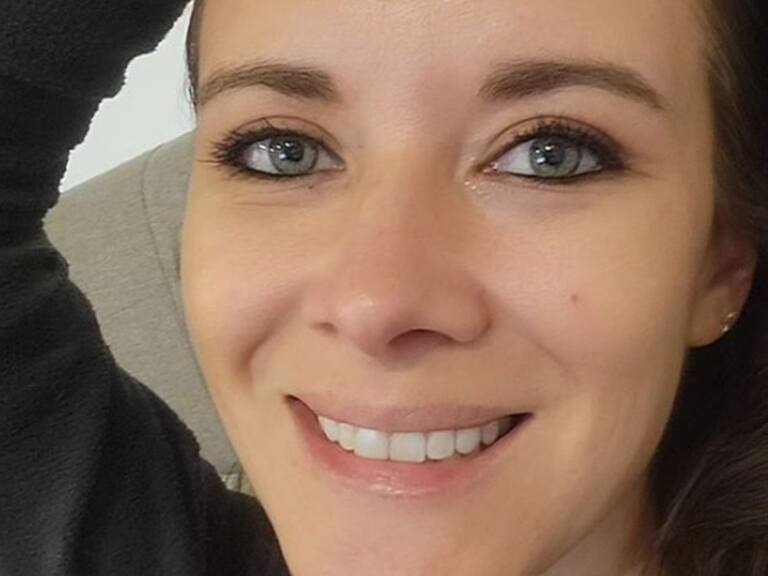 ¿Vestido de la venganza? Carla Jara es comparada con Lady Di tras jugada sesión de fotos